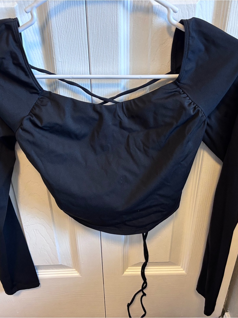 HALARA Black Long-Sleeve Crop Top with open back